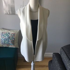 Miik sleeveless blazer